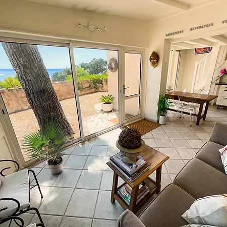 Calm Private Garden Seaview Shared Pool Parking Apartmán *