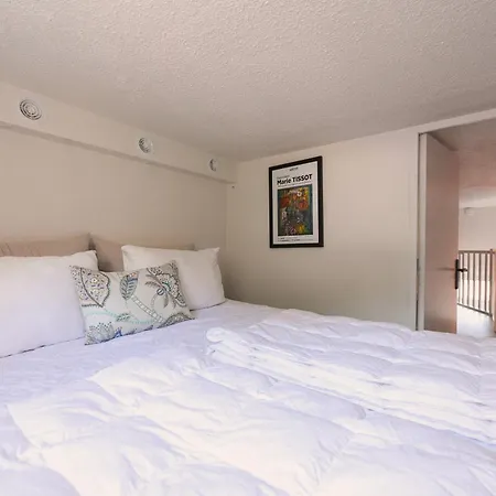 Calm Private Garden Seaview Shared Pool Parking Apartmán