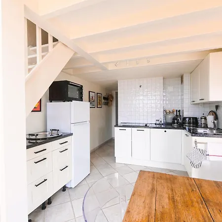 Calm Private Garden Seaview Shared Pool Parking Apartmán