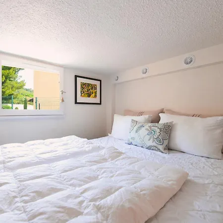 Calm Private Garden Seaview Shared Pool Parking