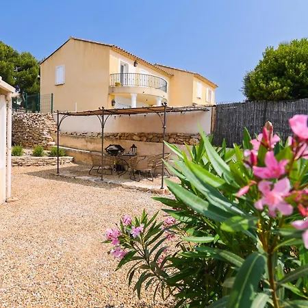 Calm Private Garden Seaview Shared Pool Parking