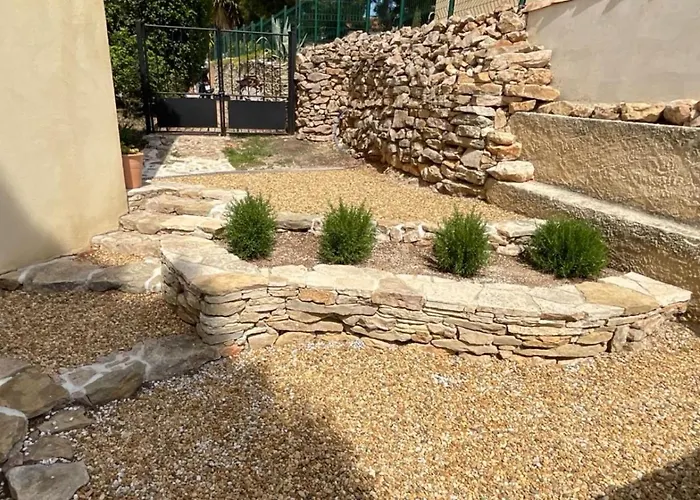 Calm Private Garden Seaview Shared Pool Parking Appartement