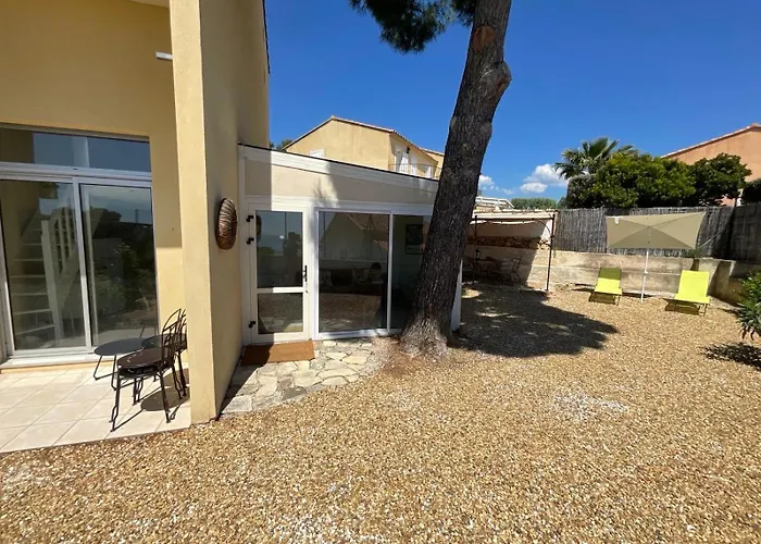 Calm Private Garden Seaview Shared Pool Parking Appartement *