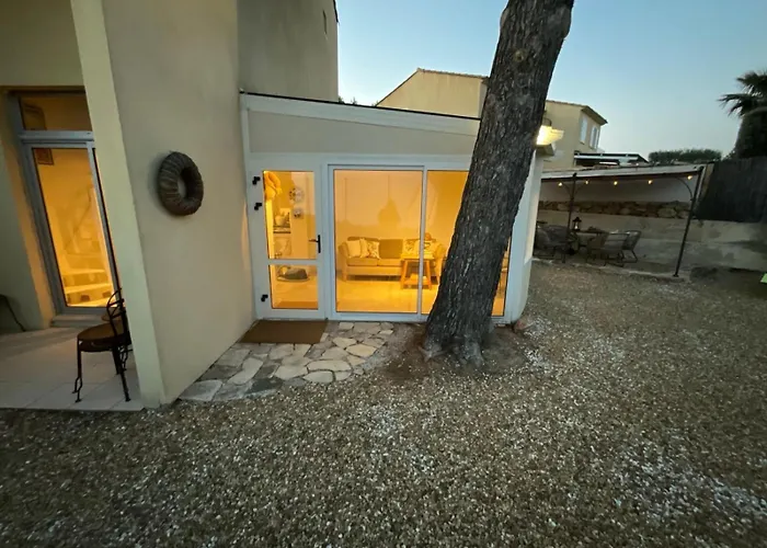 Calm Private Garden Seaview Shared Pool Parking Appartement *