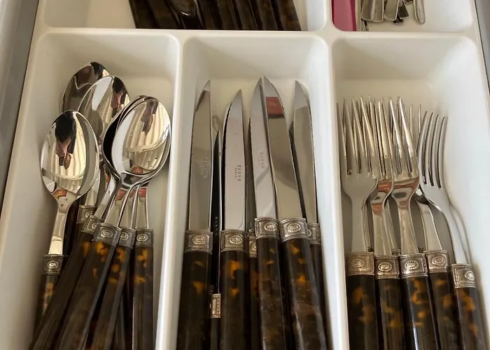 Calm Private Garden Seaview Shared Pool Parking Appartement *