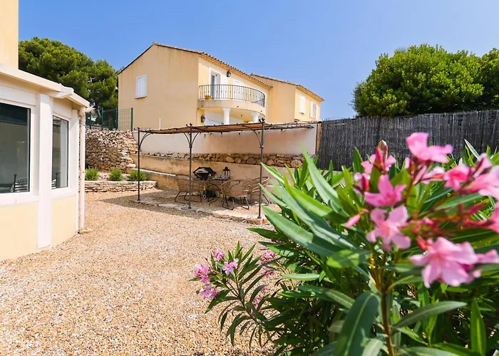 Calm Private Garden Seaview Shared Pool Parking