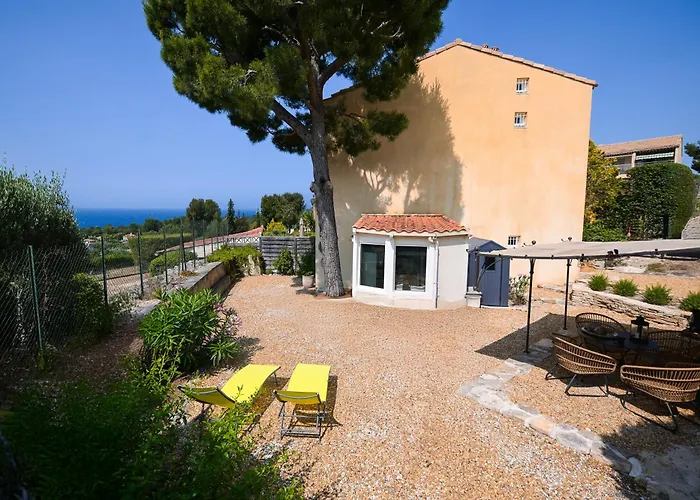 Calm Private Garden Seaview Shared Pool Parking Appartement Bandol